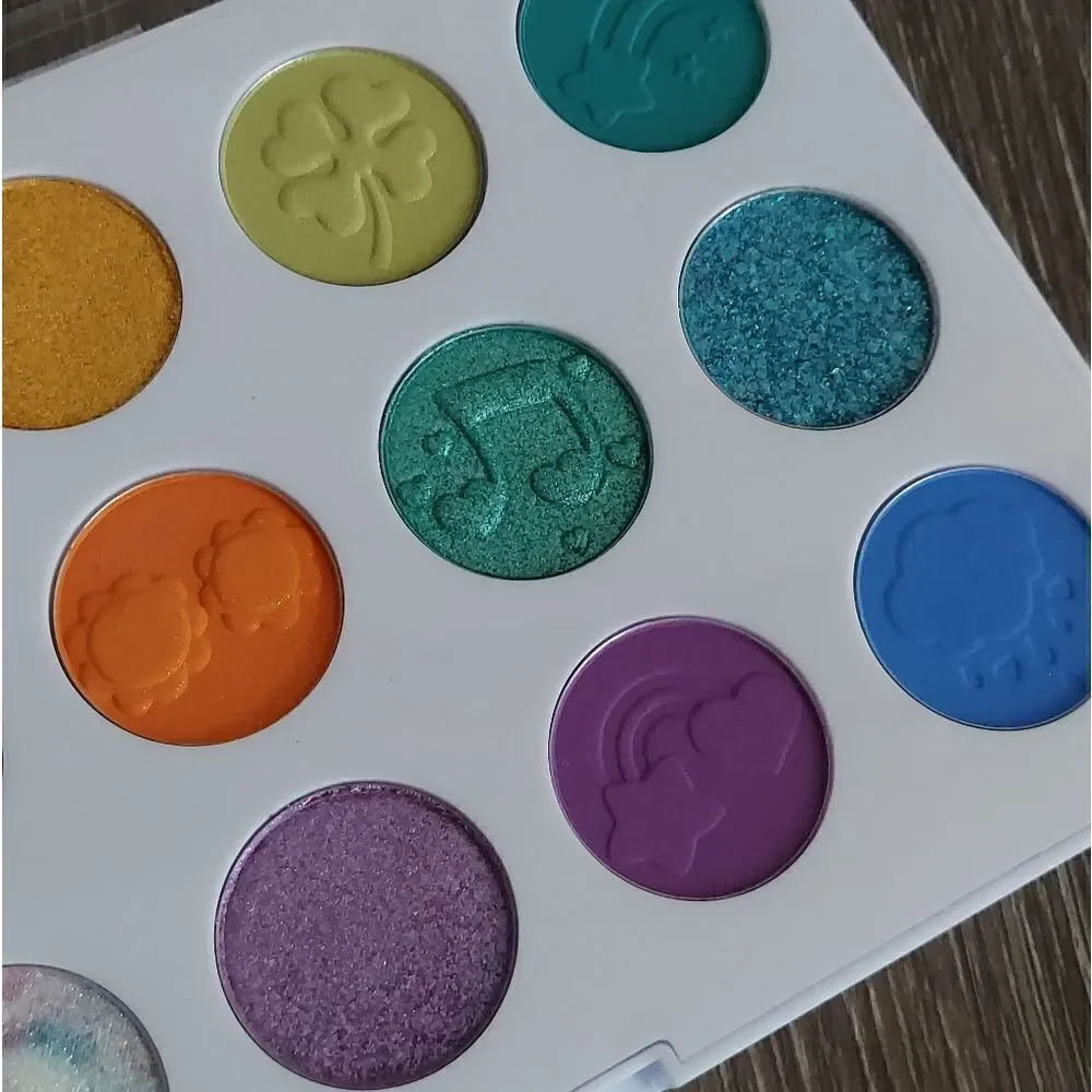 CARE BEARS x Wet N Wild Care Bears Eyeshadow Palette - Caring Counts